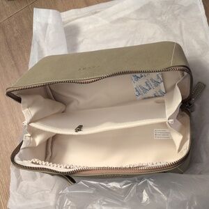 Eachy Faux Suede Make Up Cosmetic Bag Green Nwt